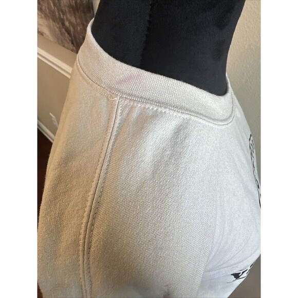 Yellowstone Dutton Ranch Cream  Sweatshirt Size Small - Picture 3 of 4